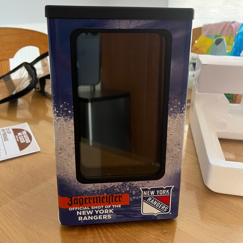 Brand New Never Used Offical NY Rangers Bottle Glorifier